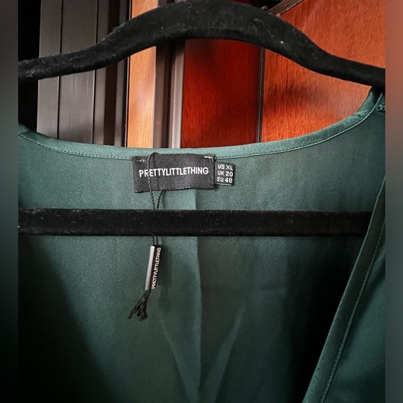 Pretty Little Thing Emerald Dress Size XL - Picture 5 of 7